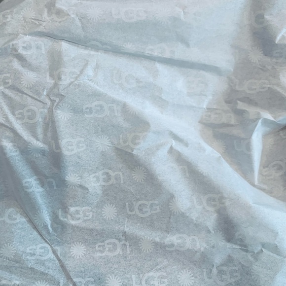 New UGG Classic Ultra Mini Chopd Logo Boot - Picture 8 of 9